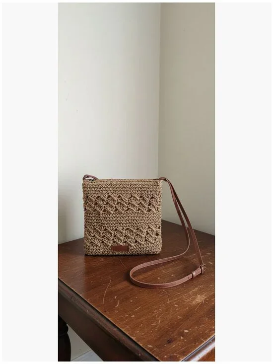 Handwoven Straw Crossbody Shoulder Bag with Leather Strap - Picture 1 of 6